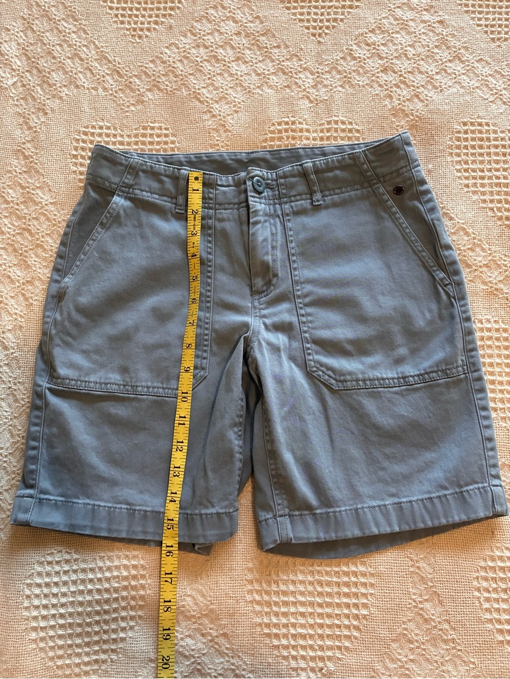 L.L. Bean Favorite Fit Shorts Womens Sz 4 Blue Gray Chino Flat Front Casual - Picture 4 of 11